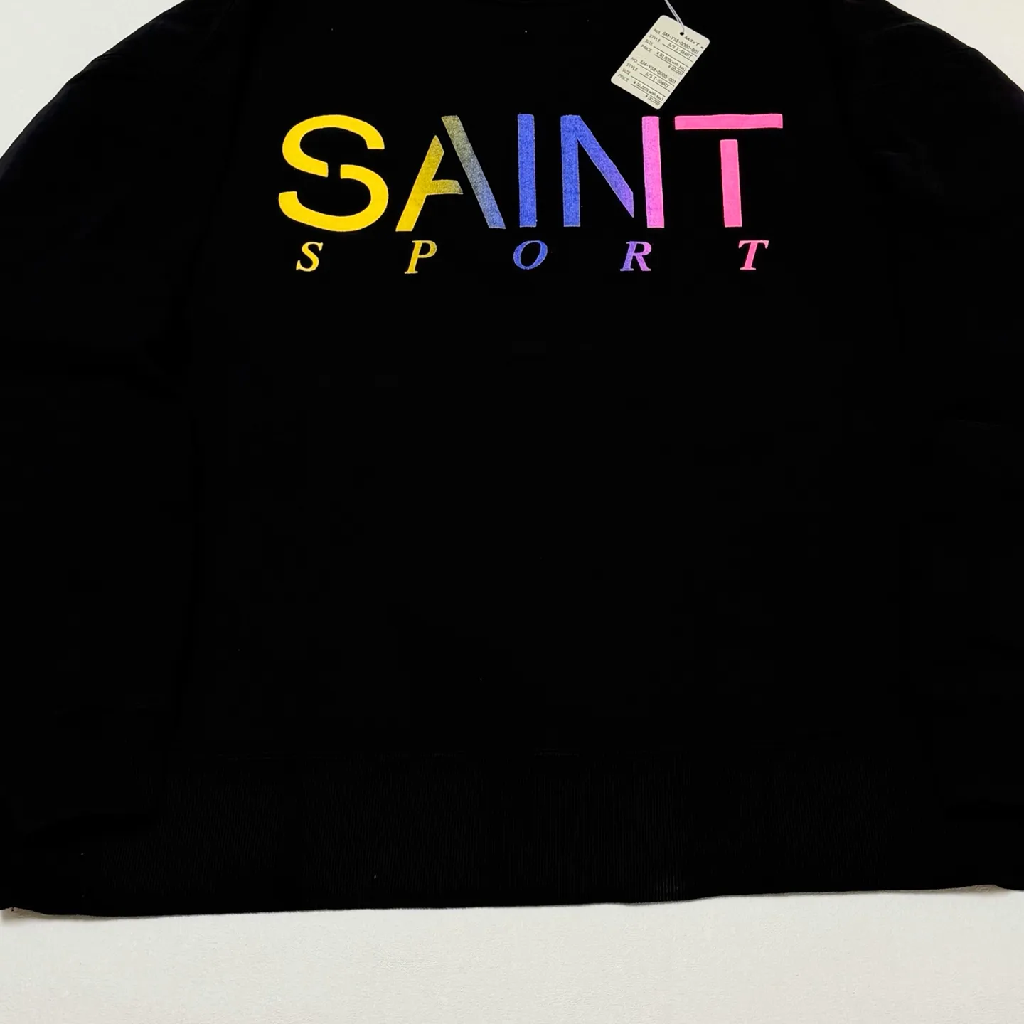 SAINT Mxxxxxx CRW NECK SWET/SAINT SPORT/BLK Colorful Gradient SAINT Round Neck Sweatshirt Black S-XL Original 420g David's Cloth Light Fleece Genuine Plate Main Mark Washing Mark and Other Accessories Complete and Correct Correct Level of Printing Technology Natural Gradient Transition Original Loose Fit Comfortable and Easy to Wear